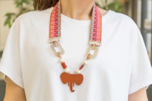 collar-cinta-étnica-resinas-elefante-bisuteria-verano-personalizada2